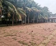 (出租) 建筑面積2400平方米，院內空地約10畝，獨門獨院，交通便利