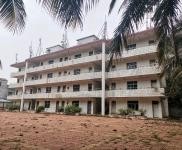 (出租) 建筑面積2400平方米，院內(nèi)空地約10畝，獨(dú)門獨(dú)院，交通便利