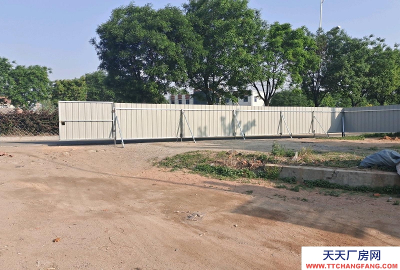 (出租)鞍山 鐵東區(qū)前峪村64路車站旁，700平，正房三間，廂房三間！