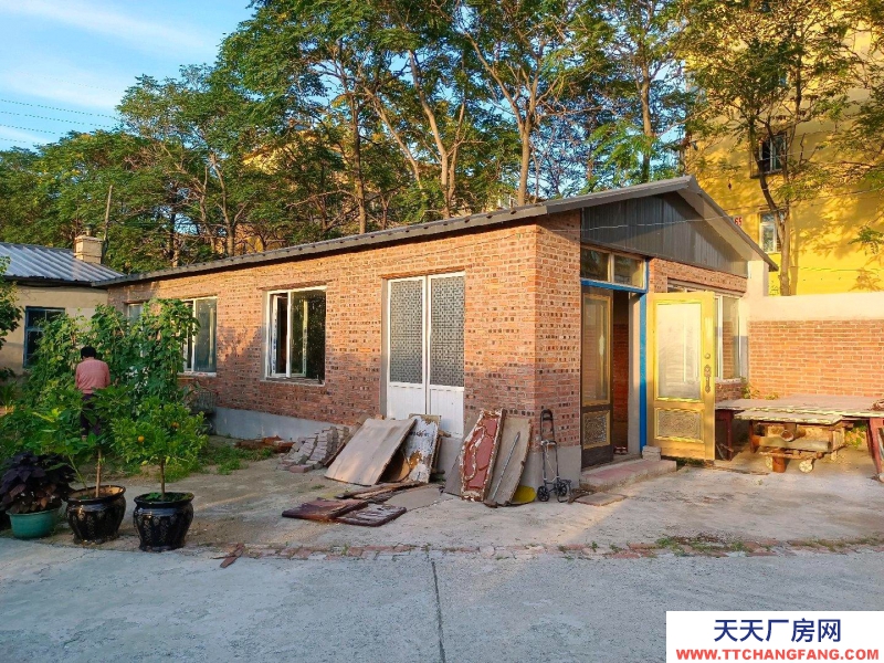 (出租)鞍山立山區 場地近3000平，廠房近800平。