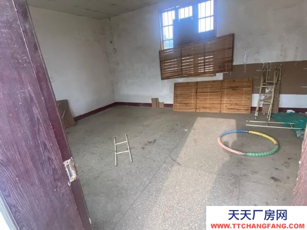 岳陽市湘陰區(qū) 知源學校旁邊，芙蓉北路旁，交通便利