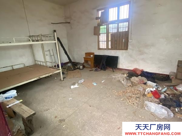 岳陽市湘陰區(qū) 知源學校旁邊，芙蓉北路旁，交通便利