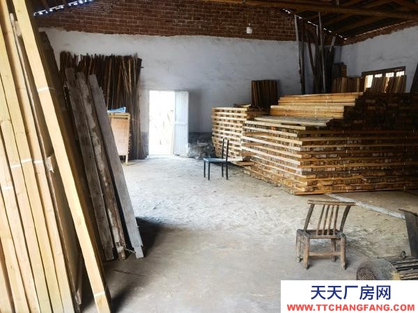 岳陽市平江區(qū) 位于平江城區(qū)交通方便，面積寬廣，便于施工作業(yè)，停車方便