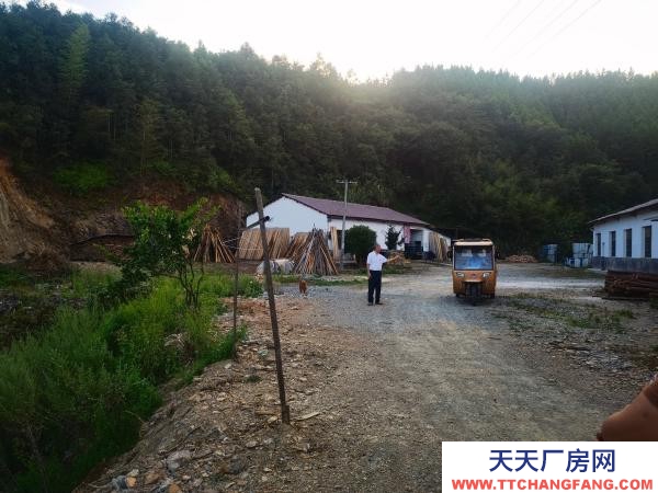 岳陽市平江區 位于平江城區交通方便，面積寬廣，便于施工作業，停車方便