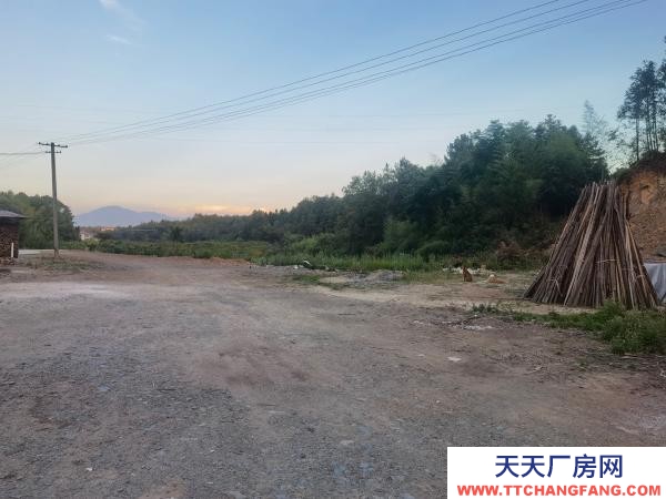 岳陽市平江區(qū) 位于平江城區(qū)交通方便，面積寬廣，便于施工作業(yè)，停車方便