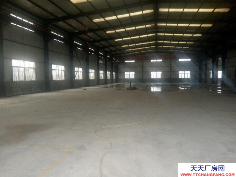 萊蕪干凈整潔，場地開拓，門衛(wèi)24小時值班。