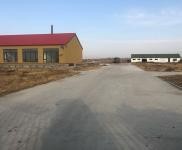 (出售) 土地面積8000平，有牛舍，牛棚，三相電，可以養殖。