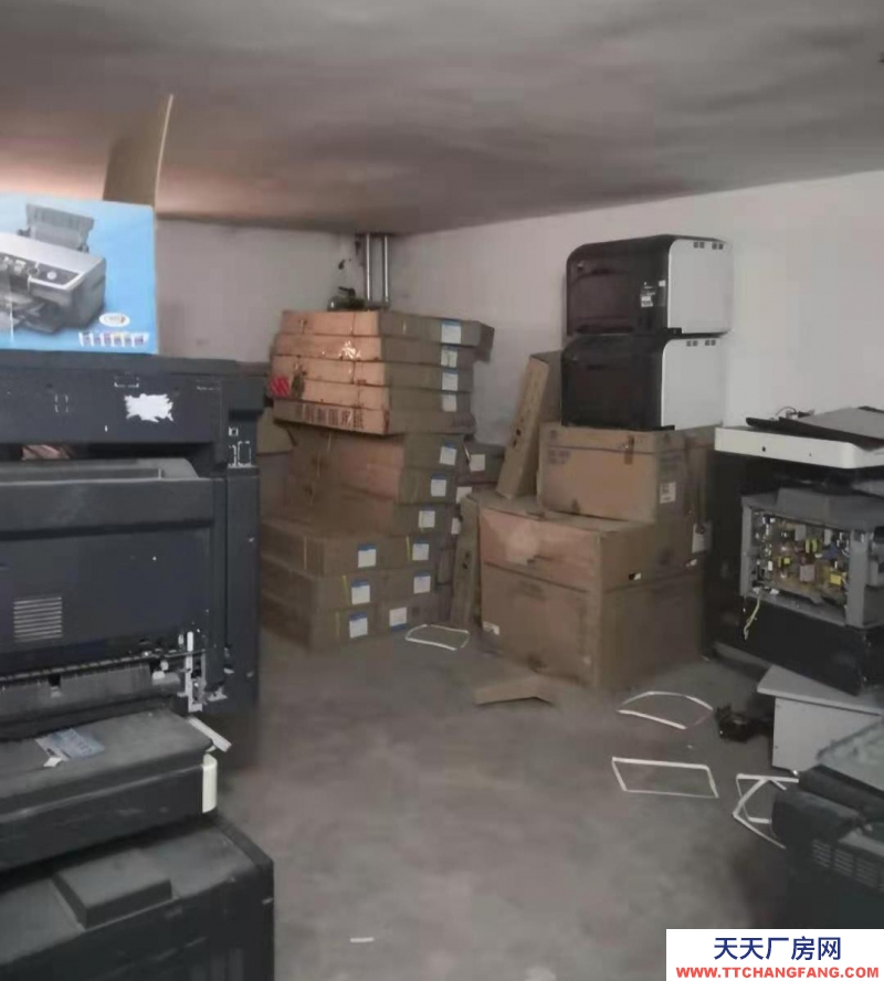 西寧勝利路電子城對面萬方城對面地下室出租