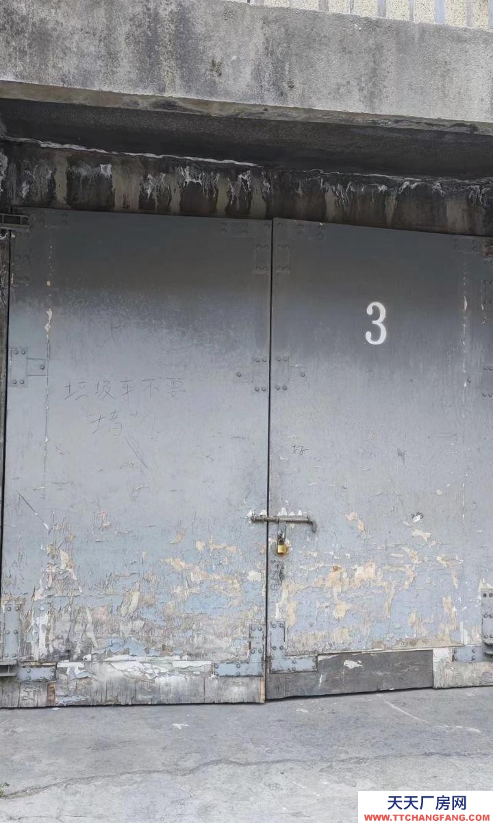 西寧出租城西西川南路鹽湖小區(qū)院內(nèi)庫(kù)房及車庫(kù)出租