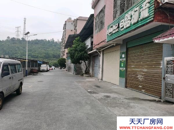 郴州市蘇仙區 門面兩孔半，可整租，也可分開租，中間有格板