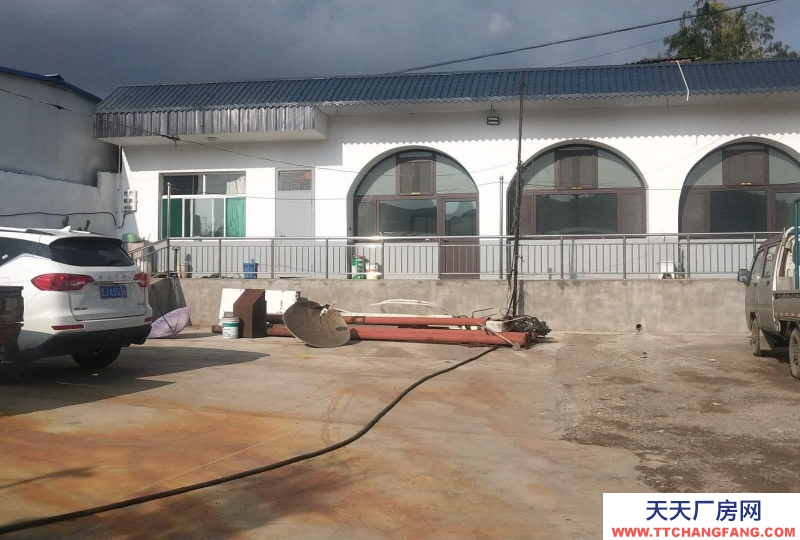 (出租) 交通方便，院落寬敞，帶四間房屋