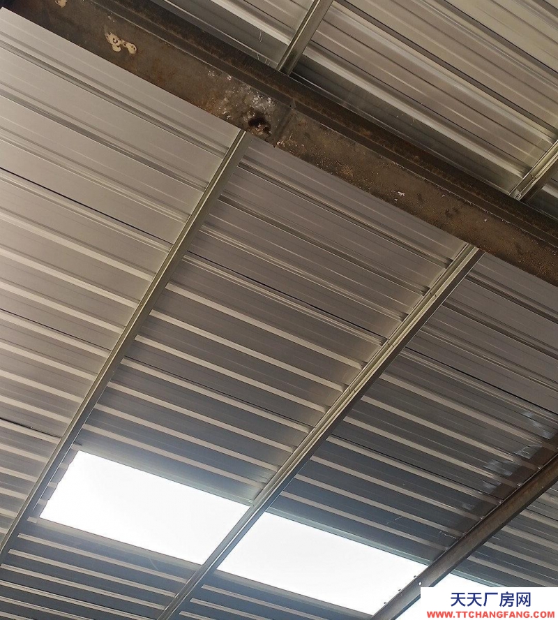 (出租) 地面已硬化，辦公室也有，可做大型備貨倉儲，離高速囗近。