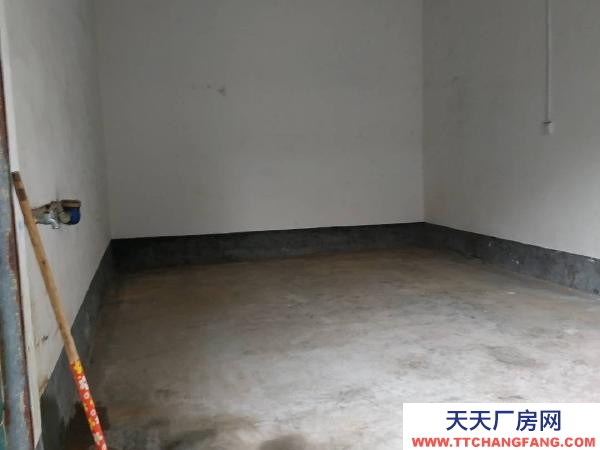 (出租) 龍潭西路龍潭小學附近有水有電可做鋪面或倉庫車庫。押一付六。