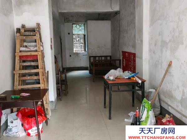 郴州市永興區 龍山小學對面，茗苑小區，10棟樓下