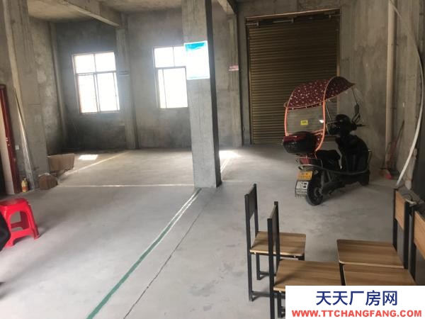 郴州市臨武區 馬路旁，可進大車，前面大操場