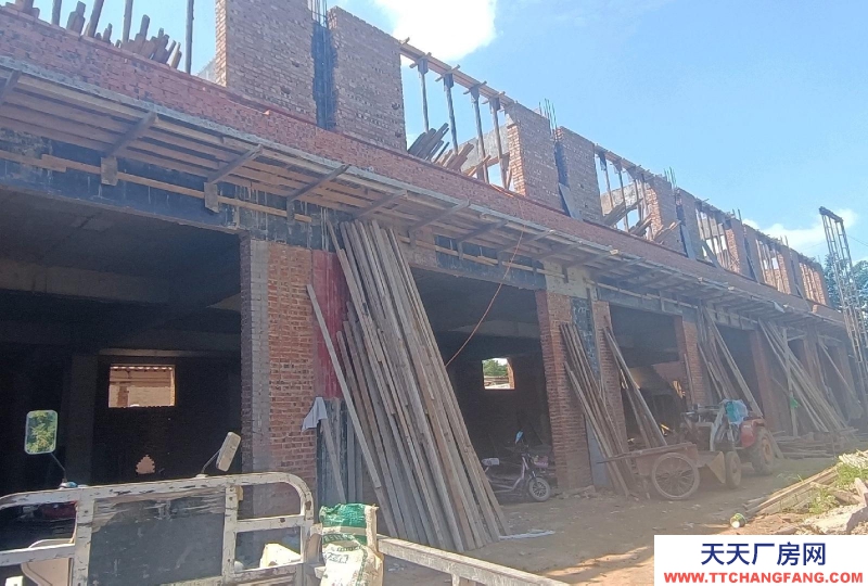 邢臺市  內(nèi)丘 (出租) 內(nèi)丘北環(huán)路三大碗東邊一座二層門市面積800平方有意者電話聯(lián)系