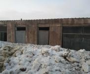 (出售) 通榆前面三間后面三間院子是用彩鋼瓦罩上的