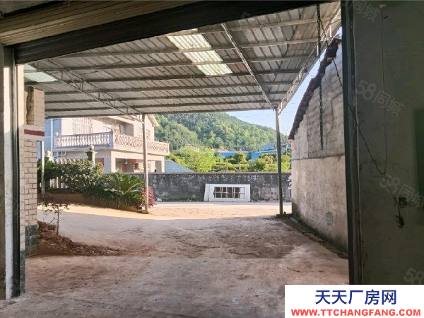 懷化市鶴城區(qū)  河西鳳坪村  一樓廠房二樓住房