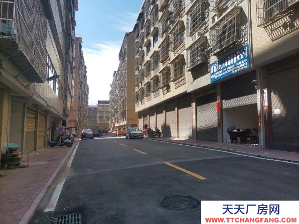 懷化市溆浦區 一樓雙門面，交通便利，可做倉庫，加工等。