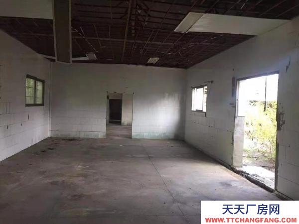 永州市冷水灘區廠房出租 水泥結構即可做倉庫又可以做廠房 占地3000多的平米。