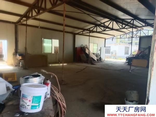 永州市冷水灘區(qū)倉庫出租 在永州大道主路,辦公房屋4間,簡易廠房一棟,。水電齊全。