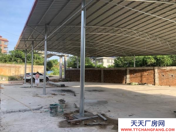 永州市祁陽區廠房出租 該廠房位于長虹街道與盤龍西路交叉路口,原房東新建一手廠房。