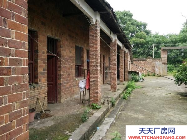 永州市祁陽區廠房出租  廠房倉庫出租:祁陽市觀音灘322國道旁，四周有圍墻，交通便捷