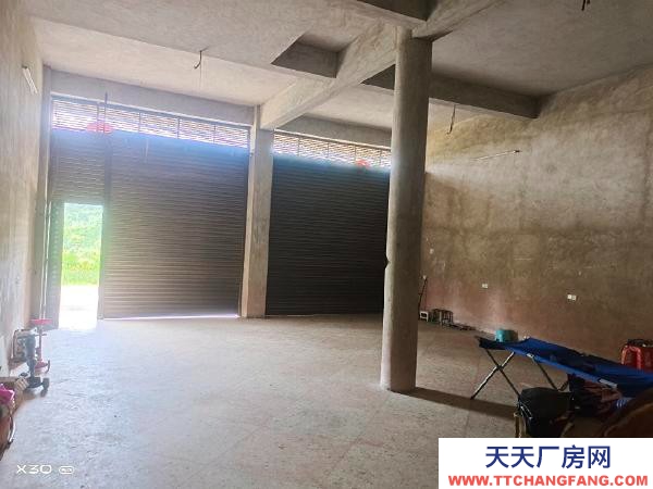 永州市祁陽區(qū)物資倉庫出租 公交站旁，周圍有銀行，超市，大藥房，建材，水果,蔬菜發(fā)市場。