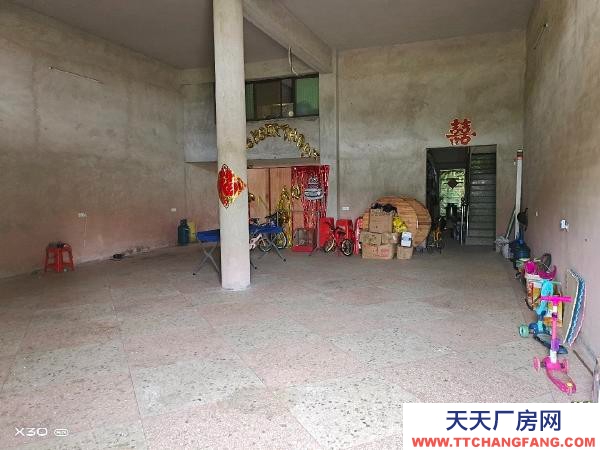 永州市祁陽區物資倉庫出租 公交站旁,周圍有銀行,超市,大藥房,建材,水果,蔬菜發市場。