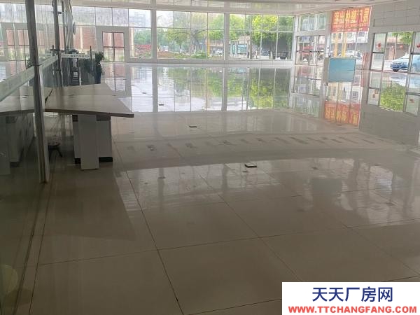 永州市祁陽區物資倉庫 地理位置優越，交通便利，車輛停放方便。