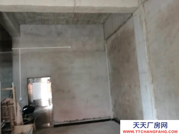 永州市祁陽區(qū)物資倉庫 房子位置于荷塘二小區(qū)隔壁，兩邊都可通車