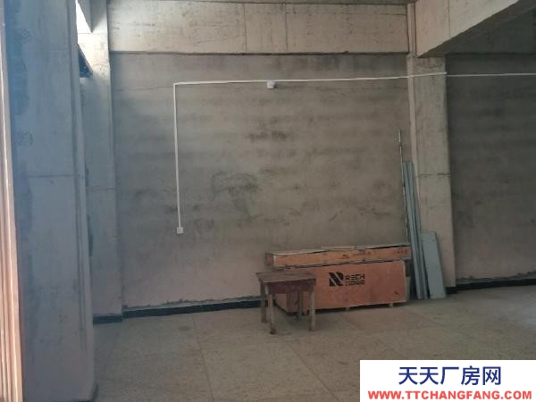 永州市祁陽區物資倉庫 房子位置于荷塘二小區隔壁，兩邊都可通車