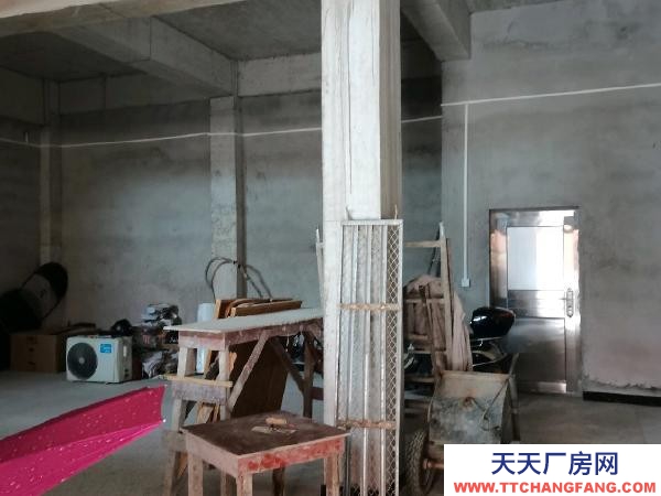 永州市祁陽區物資倉庫 房子位置于荷塘二小區隔壁，兩邊都可通車