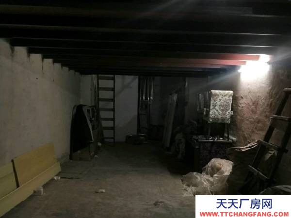 永州市寧遠物資倉庫 興龍街地下車庫，農業銀行總行附近。停車，倉庫兩用。
