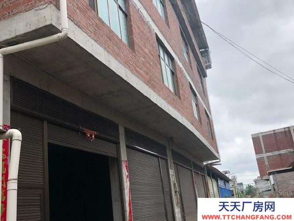 永州市江永物資倉庫 一樓可以停4輛小車，離大馬路近，三千廣場綠化好，空氣好