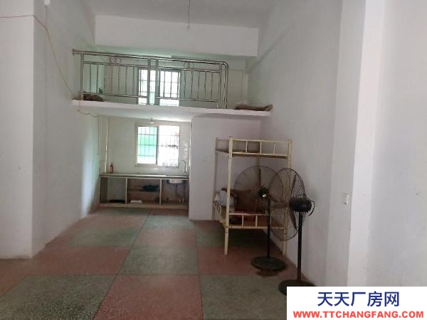 婁底市婁星物資倉庫 婁底市春暉學校旁，梅子灣移民區，交通便利，可做倉庫，。