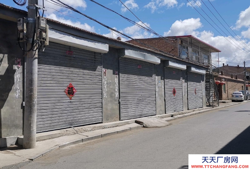 (出租) 新城庫房長方形能進叉車。每間100平米共有三間，可整租也可分租