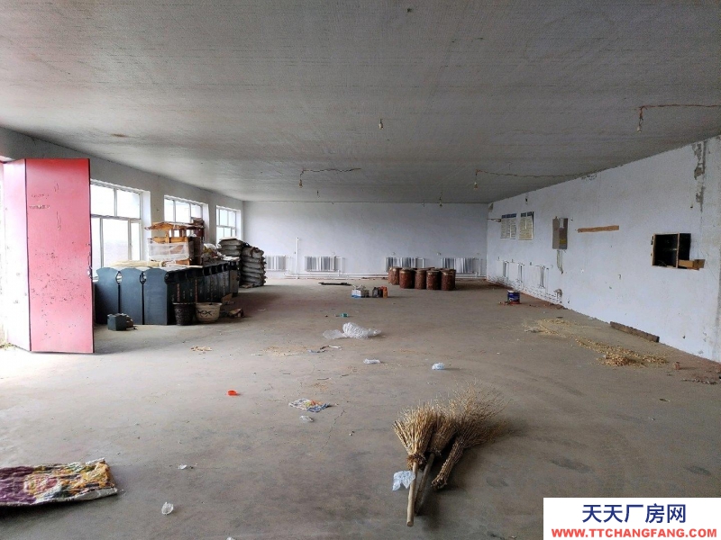 (出租) 新城1000平米機加工廠大院，200平米廠房，三間西房，大車進出方便