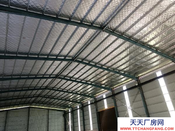 婁底市新化物資倉庫 廠房場地交通便利，停車方便，適合任何車輛出入，價格面議