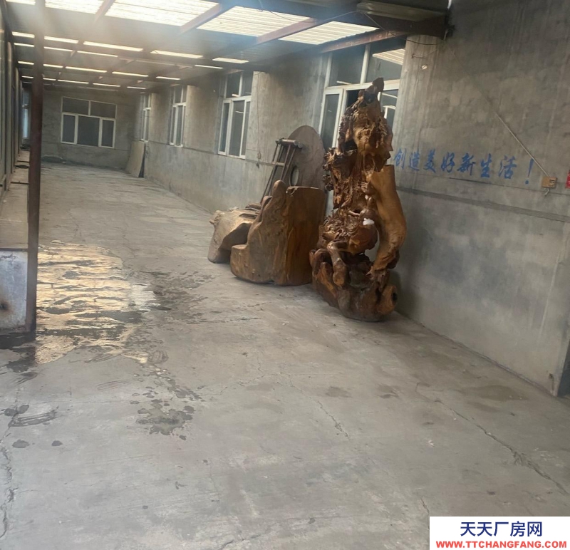 張家口 橋西 方便食品廠房 (出租) 東辛莊，南環往南，明湖往西，交通便利，大車進出方便。