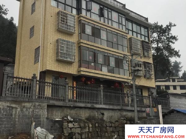 湘西市吉首肉制品廠房 可以用入地合作。吉首汽車西站場地1000多平方米整體出租。