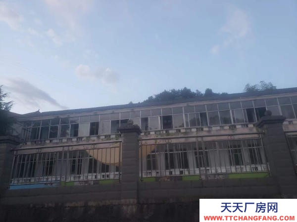 湘西市吉首機(jī)加工廠房 吉首峒河街道林木山倉(cāng)庫(kù)廠房1200平方出租