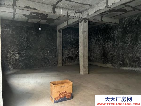 湘西市吉首物資倉庫 可進廂式貨車，停車方便，帶有車位