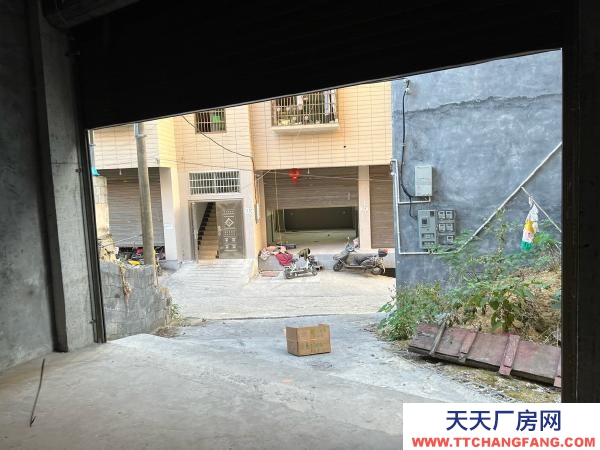 湘西市吉首物資倉庫 可進廂式貨車，停車方便，帶有車位