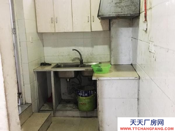 湘西市吉首物資倉庫 出入方便、可停車、水電齊全、衛(wèi)生間、廚房