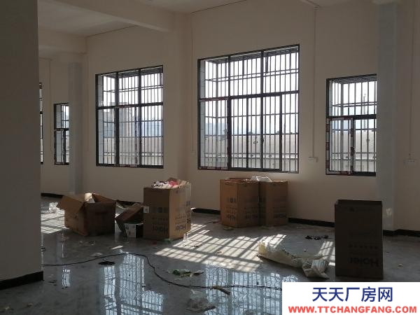 湘西市龍山肉制品廠房  有停車場，可做廠房，培訓班，網吧，倉庫等