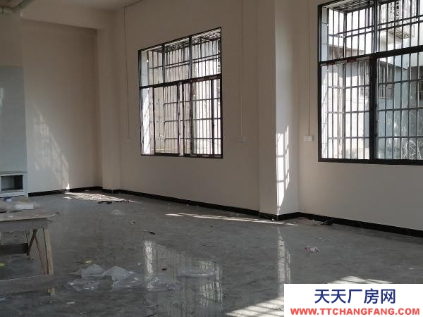 湘西市龍山肉制品廠房  有停車場，可做廠房，培訓班，網吧，倉庫等