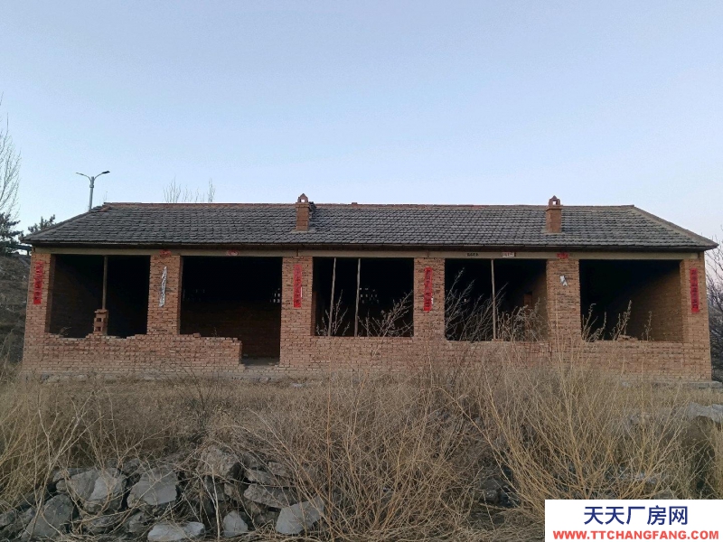 張家口 宣化  (出售) 靠公路邊，一宅一戶的地有手續。