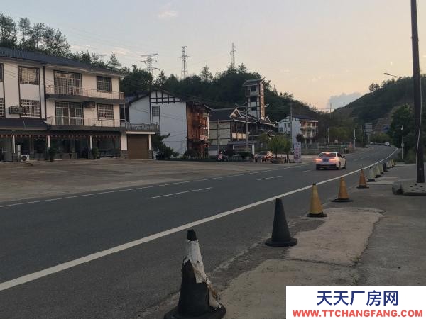 張家界市永定物資倉庫 位于張花高速西出口500處，地理位置優越