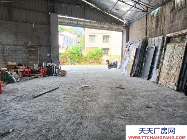 張家界市永定物資倉庫 位于白楊坡汪華玻璃廠處，大面積庫房出租